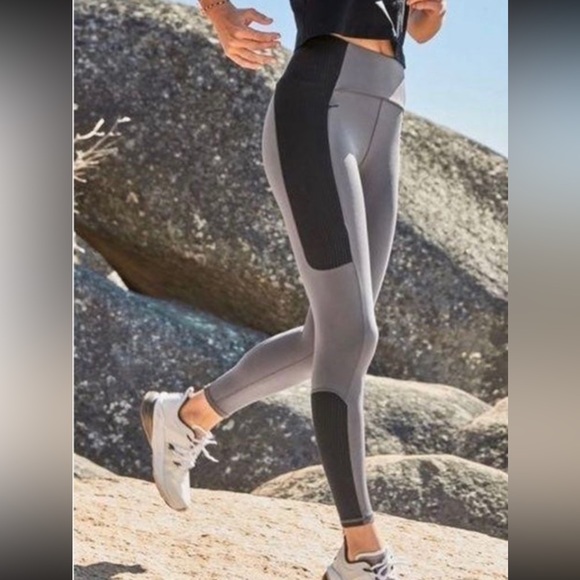 Fabletics Pants - Fabletics High-Waisted Motion365® Run 7/8